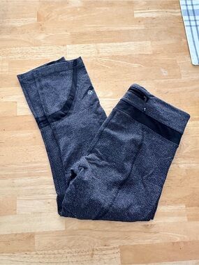 Lululemon crop leggings size 6